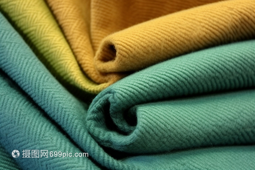 窗簾與針織品 色彩交織的居家美學(xué)