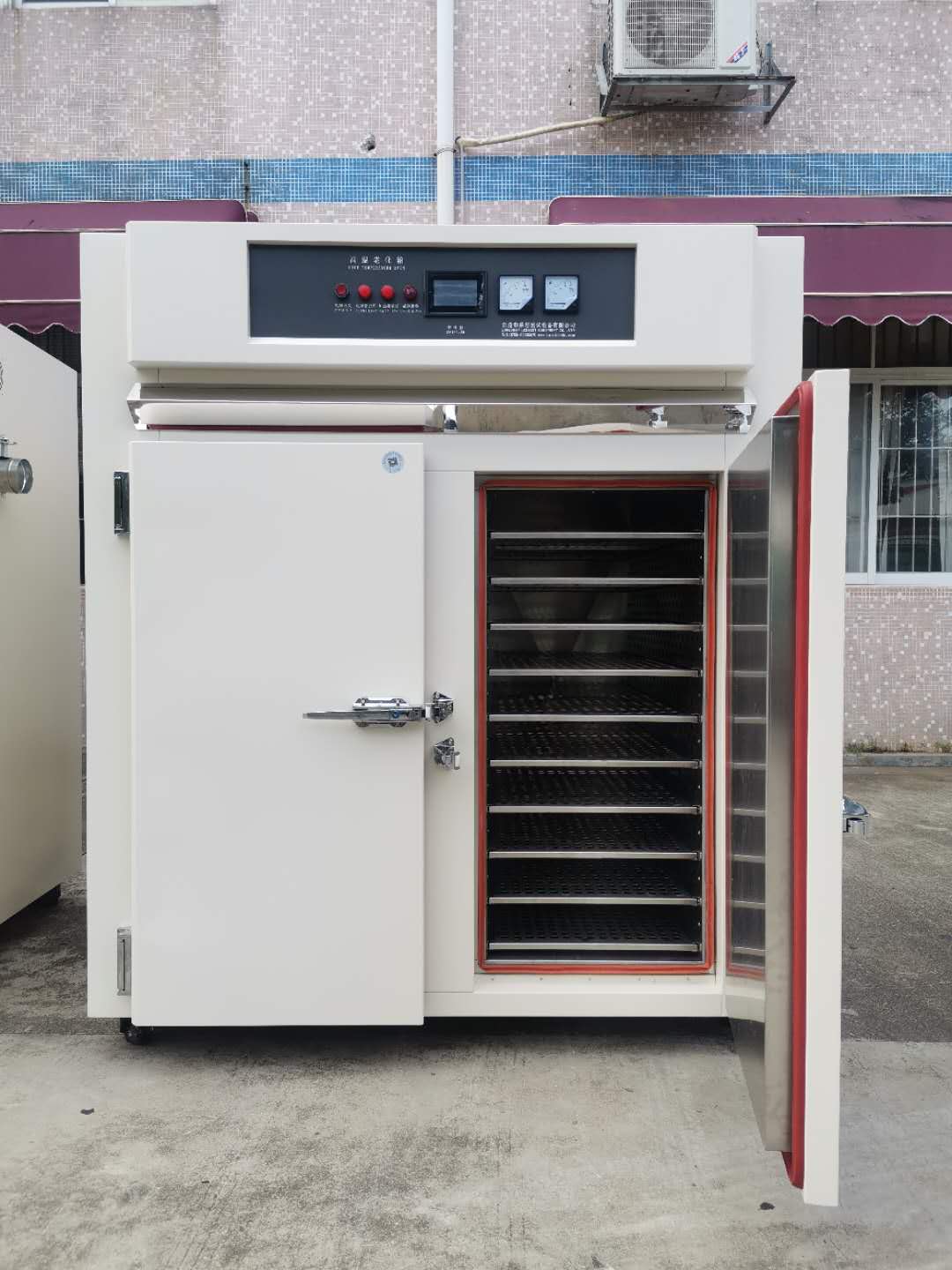 雙開門精密烘箱_萊思測試設(shè)備